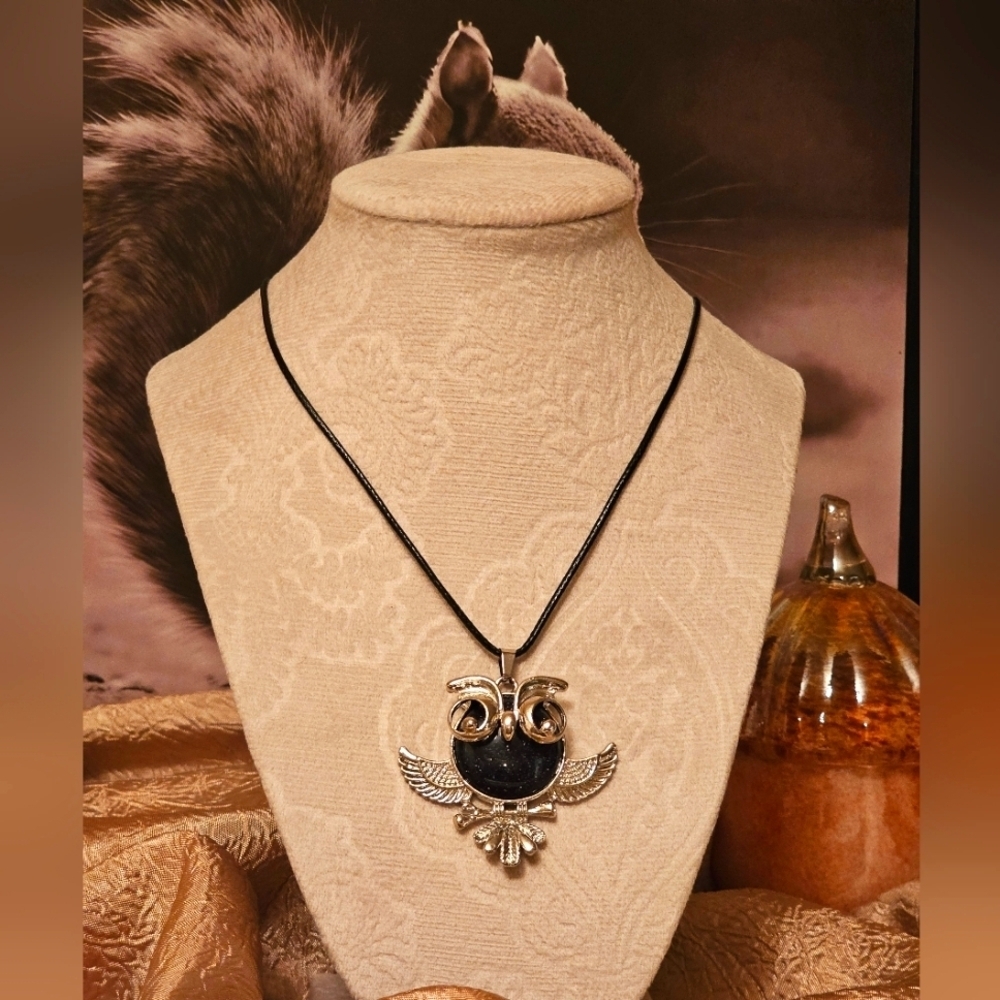 NEW Silver and Black Owl Pendant Necklace N1P54 - Picture 2 of 5